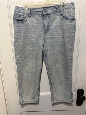 Cropped Women’s Light Wash Denim Jeans